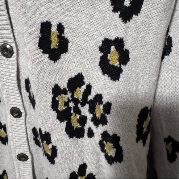 Cabi Mod style floral print cardigan Size Small - Picture 5 of 9